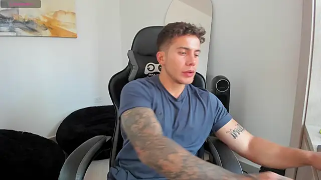 Snapshot of LucianSinclair chatting on 01.25.25 LucianSinclair online show from 01.25.25