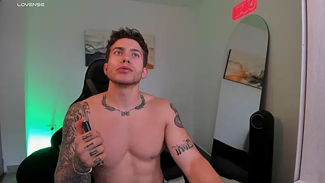 Snapshot of LucianSinclair chatting on 02.09.25 LucianSinclair online show from 02.09.25