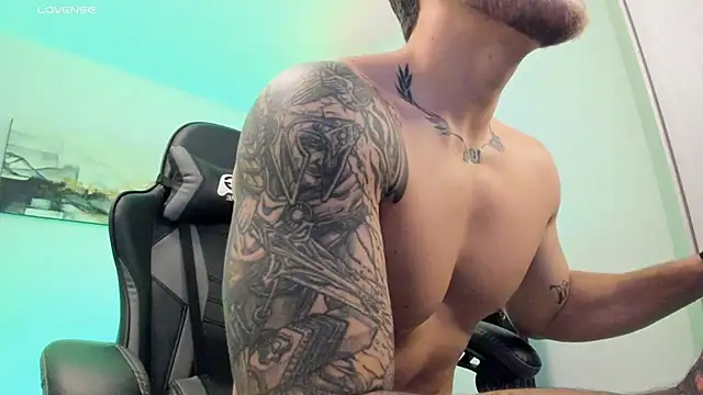 Snapshot of LucianSinclair chatting on 03.07.25 LucianSinclair online show from 03.07.25