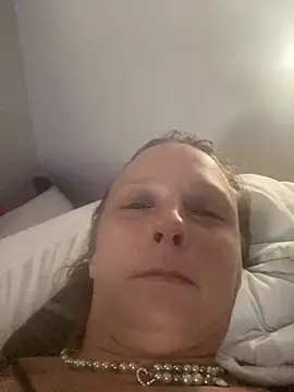 Everlyrose27 online show from 12.17.24