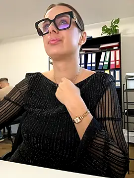 Hii Lolla online show from 12.02.25