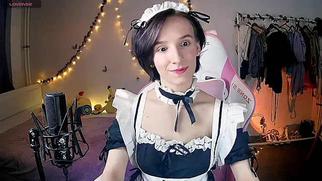 Snapshot of Violet_Veliya chatting on 02.02.25 Violet Veliya online show from 02.02.25