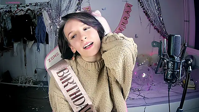 Snapshot of Violet_Veliya chatting on 02.09.25 Violet Veliya online show from 02.09.25