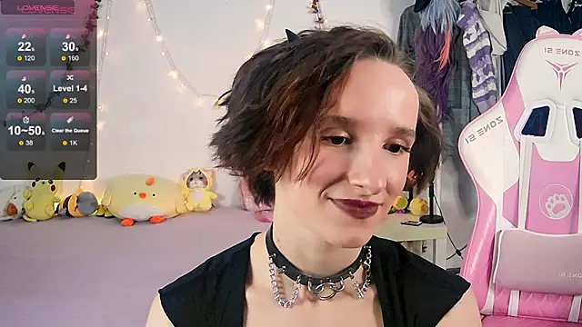 Snapshot of Violet_Veliya chatting on 10.10.25 Violet Veliya online show from 10.10.25