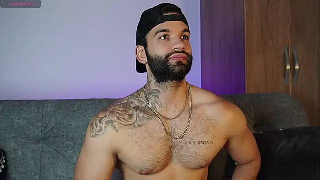 Snapshot of MarkHazze chatting on 10.28.25 MarkHazze online show from 10.28.25