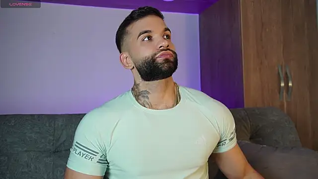 Snapshot of MarkHazze chatting on 11.04.25 MarkHazze online show from 11.04.25