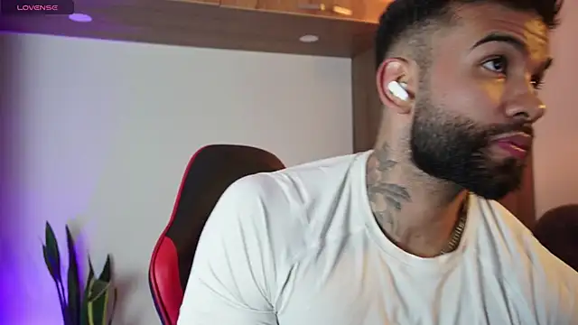 Snapshot of MarkHazze chatting on 11.07.25 MarkHazze online show from 11.07.25