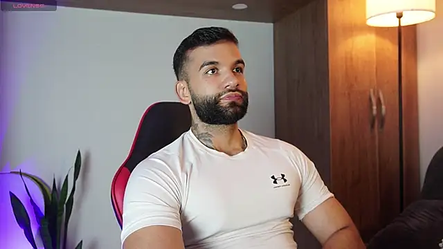 Snapshot of MarkHazze chatting on 11.08.25 MarkHazze online show from 11.08.25