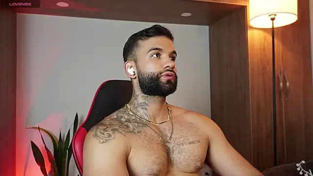 Snapshot of MarkHazze chatting on 11.10.25 MarkHazze online show from 11.10.25