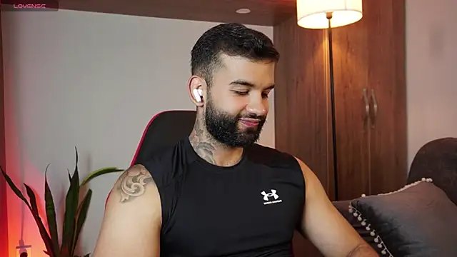 Snapshot of MarkHazze chatting on 11.11.25 MarkHazze online show from 11.11.25