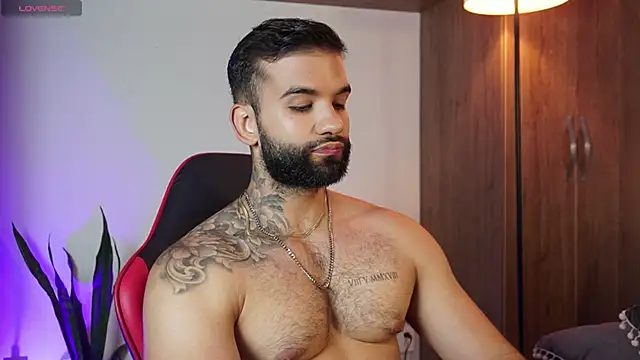 Snapshot of MarkHazze chatting on 11.13.25 MarkHazze online show from 11.13.25