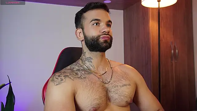 Snapshot of MarkHazze chatting on 11.15.25 MarkHazze online show from 11.15.25