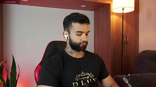 Snapshot of MarkHazze chatting on 11.18.25 MarkHazze online show from 11.18.25