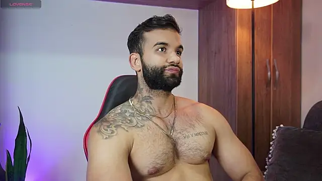 Snapshot of MarkHazze chatting on 11.20.25 MarkHazze online show from 11.20.25