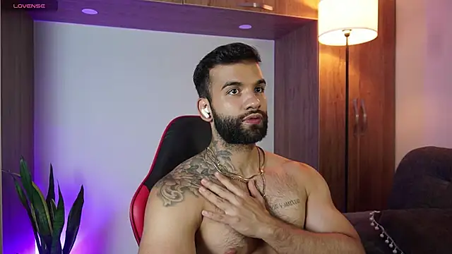 Snapshot of MarkHazze chatting on 11.21.25 MarkHazze online show from 11.21.25