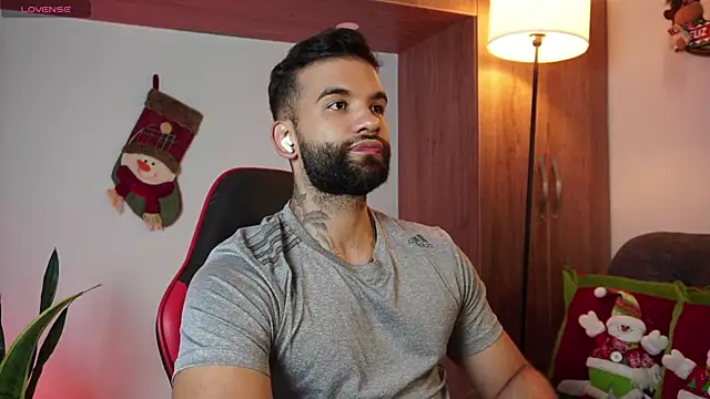 Snapshot of MarkHazze chatting on 11.29.25 MarkHazze online show from 11.29.25