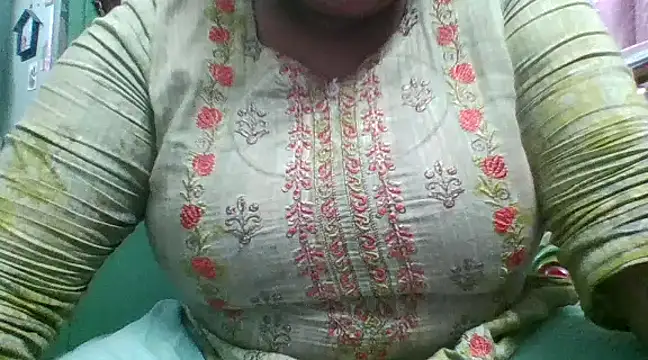 Snapshot of cutegirl_1212 chatting on 01.11.25 cutegirl 1212 online show from 01.11.25