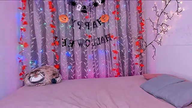 Snapshot of space_cowgirl chatting on 11.08.25 space cowgirl online show from 11.08.25