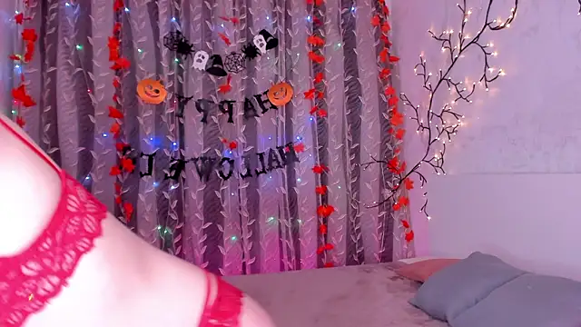 Snapshot of space_cowgirl chatting on 11.18.25 space cowgirl online show from 11.18.25