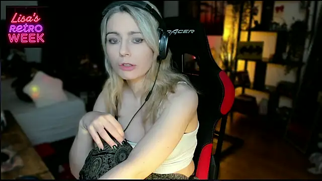 Lisaonthemoon online show from 02.18.25