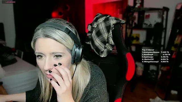 Lisaonthemoon online show from 02.26.25