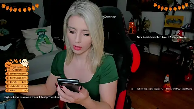 Lisaonthemoon online show from 10.23.25