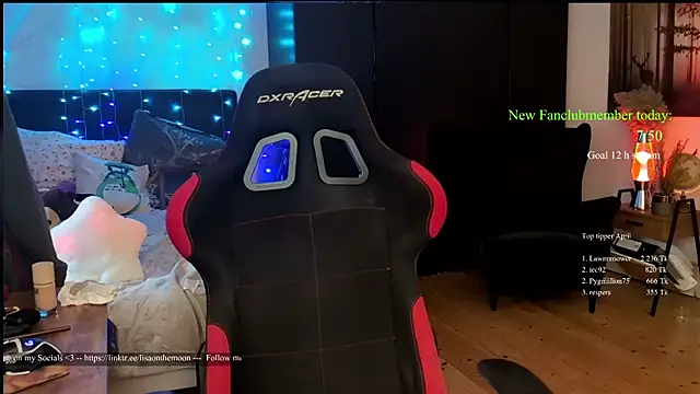 Lisaonthemoon online show from 04.12.26