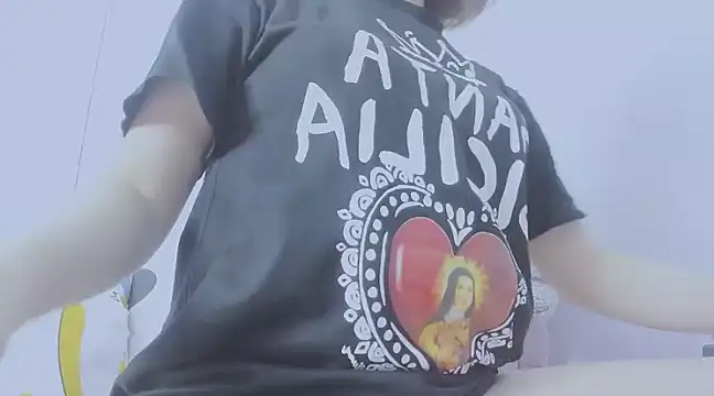 Snapshot of Linh_diudang chatting on 03.14.25 Linh diudang online show from 03.14.25