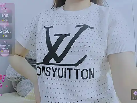 Snapshot of Linh_diudang chatting on 10.19.25 Linh diudang online show from 10.19.25