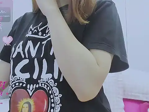 Snapshot of Linh_diudang chatting on 10.21.25 Linh diudang online show from 10.21.25