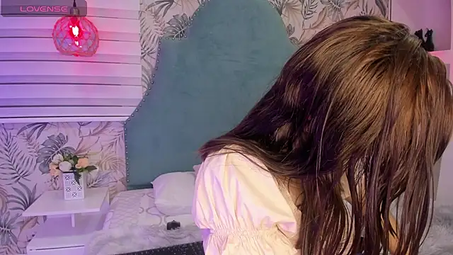 Snapshot of bellaa_becca chatting on 02.04.25 bellaa becca online show from 02.04.25