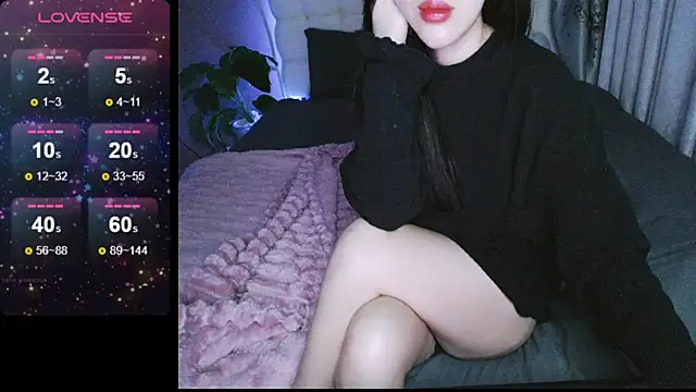 Snapshot of _Viviann_ chatting on 12.13.24  Viviann  online show from 12.13.24