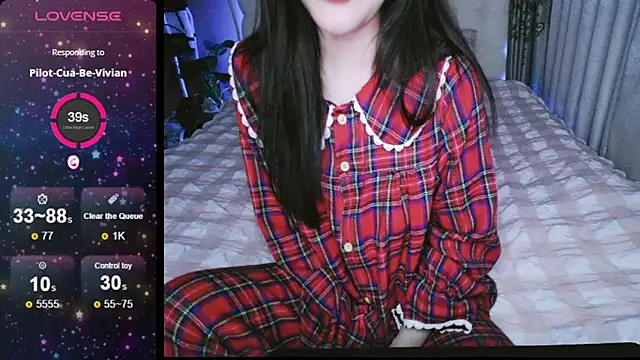 Snapshot of _Viviann_ chatting on 12.23.24  Viviann  online show from 12.23.24