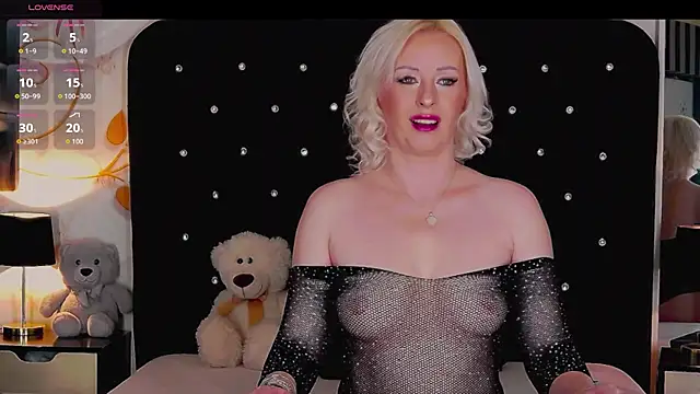 OliviaShaw23 online show from 11.26.25