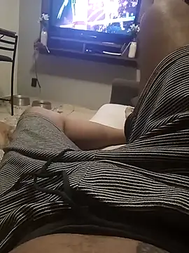 Snapshot of dredre1069 chatting on 02.15.25 dredre1069 online show from 02.15.25