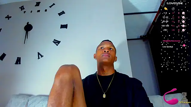 Snapshot of esteveen_ortegas_ chatting on 01.21.25 esteveen ortegas online show from 01.21.25