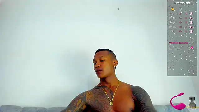 Snapshot of esteveen_ortegas_ chatting on 02.14.25 esteveen ortegas online show from 02.14.25