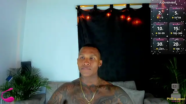 Snapshot of esteveen_ortegas_ chatting on 09.10.25 esteveen ortegas online show from 09.10.25