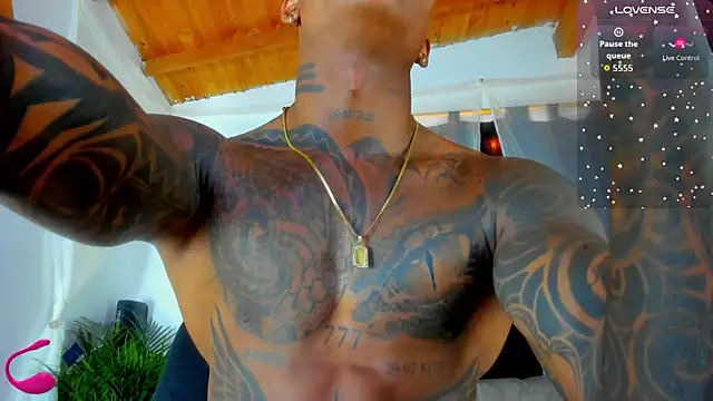 Snapshot of esteveen_ortegas_ chatting on 09.25.25 esteveen ortegas online show from 09.25.25