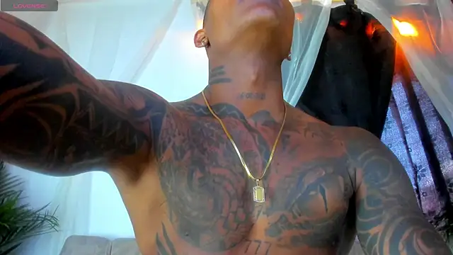 Snapshot of esteveen_ortegas_ chatting on 10.02.25 esteveen ortegas online show from 10.02.25