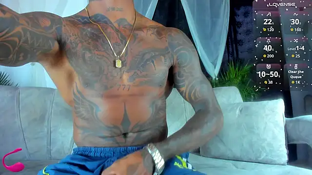 Snapshot of esteveen_ortegas_ chatting on 10.08.25 esteveen ortegas online show from 10.08.25