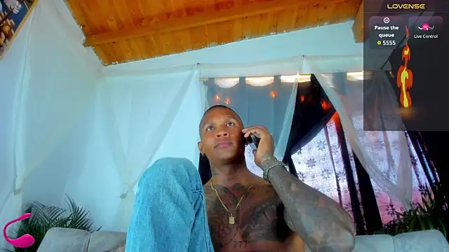 Snapshot of esteveen_ortegas_ chatting on 10.17.25 esteveen ortegas online show from 10.17.25