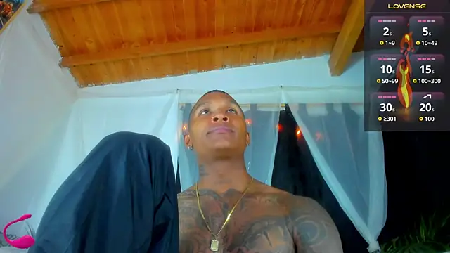 Snapshot of esteveen_ortegas_ chatting on 10.19.25 esteveen ortegas online show from 10.19.25