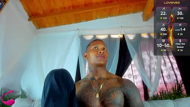 Snapshot of esteveen_ortegas_ chatting on 10.22.25 esteveen ortegas online show from 10.22.25