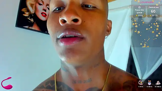 Snapshot of esteveen_ortegas_ chatting on 10.25.25 esteveen ortegas online show from 10.25.25