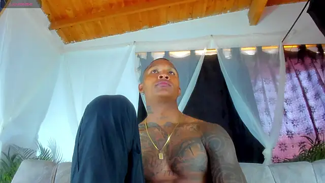 Snapshot of esteveen_ortegas_ chatting on 10.26.25 esteveen ortegas online show from 10.26.25