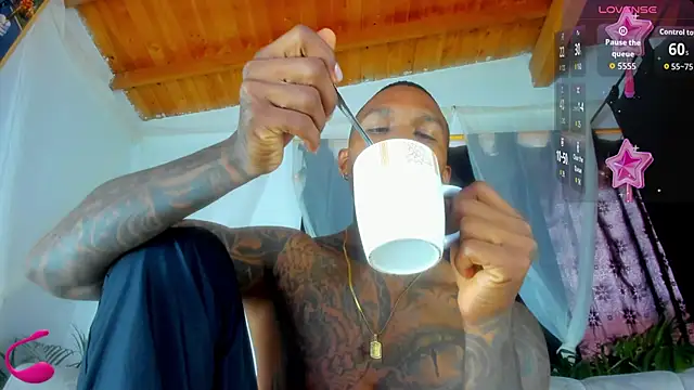 Snapshot of esteveen_ortegas_ chatting on 10.27.25 esteveen ortegas online show from 10.27.25