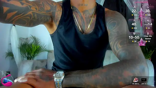 Snapshot of esteveen_ortegas_ chatting on 11.15.25 esteveen ortegas online show from 11.15.25