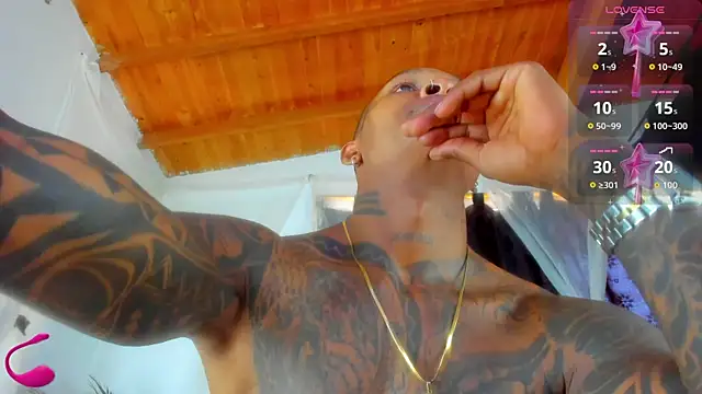 Snapshot of esteveen_ortegas_ chatting on 11.17.25 esteveen ortegas online show from 11.17.25