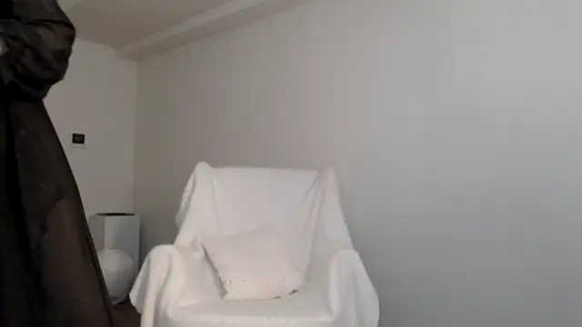 Snapshot of Lily_0000 chatting on 02.11.25 Lily 0000 online show from 02.11.25